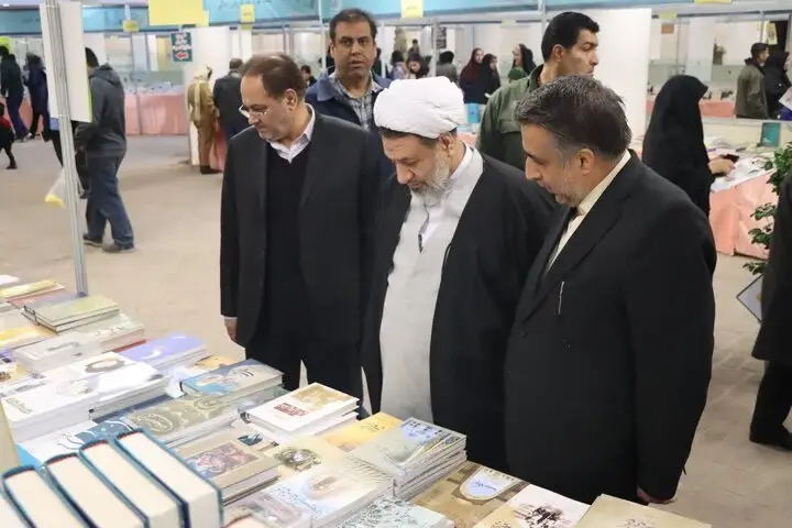 امام جمعه کرمان: کتاب‌خوانی باید به عادت روزانه همه خانواده‌ها تبدیل شود!