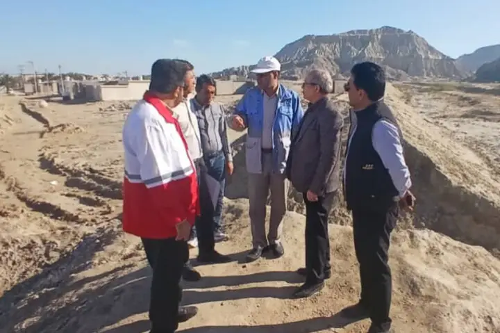 بازدید فوری مدیرکل بحران هرمزگان از نقاط حساس روستای طولا؛ هشدار جدی به ساکنان!