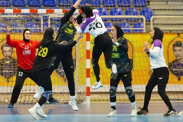 شوک بزرگ در لیگ هندبال بانوان؛ شکست تلخ استقلال در اصفهان و پیروزی‌های درخشان سپاهان و سنگ‌آهن