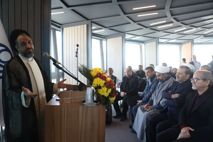 کتاب سپهر ملکوت رونمایی شد؛ میراث معنوی تخت‌فولاد از نو روایت می‌شود