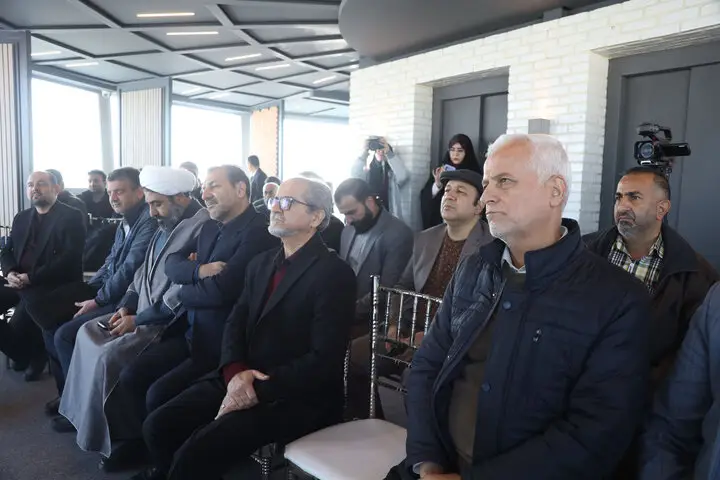 کتاب سپهر ملکوت رونمایی شد؛ میراث معنوی تخت‌فولاد از نو روایت می‌شود