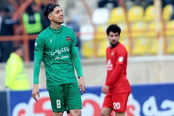 مربی تراکتور افشا کرد: شمس آذر در زمین بازی دنبال وقت‌کشی بود!