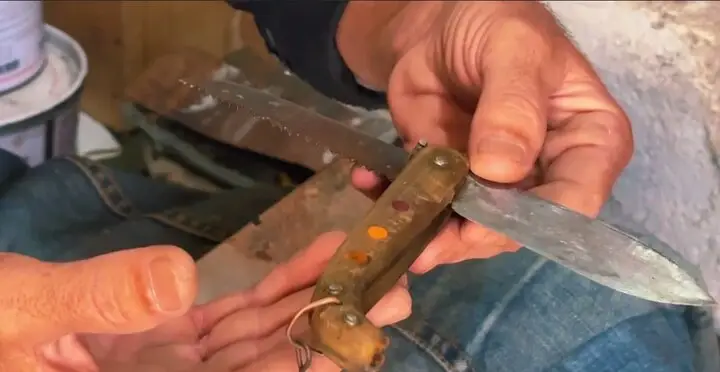 چاقوسازی ۲۰۰ ساله حسن‌رباط؛ هنری که هنوز با چکش و کوره زنده است