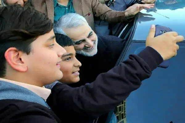 شهید سلیمانی ابرقهرمان نسل نو؛ روایتگر زندگی واقعی حاج قاسم باشیم