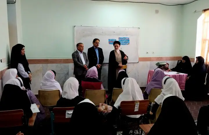 رقابت نفس‌گیر ۲۳۰ دانش‌آموز در مسابقات قرآن و نماز شهرستان دیر!