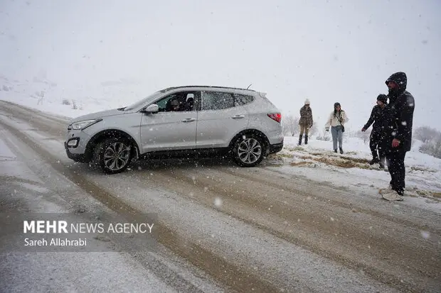 پرورشی‌خرم: کولاک و برف تردد در محورهای کوهستانی همدان را دشوار کرد