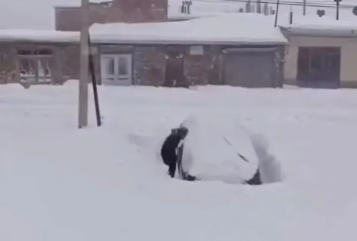روستای گنبرف زیر یک متر برف فرو رفت
