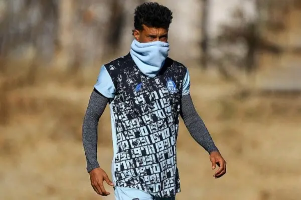 بازیکن مازاد استقلال با چهره‌ای جدید در تمرینات + عکس