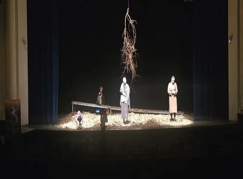 تالار هنر اصفهان؛ وقتی «آفتاب» صحنه را به رفاقت روشن کرد