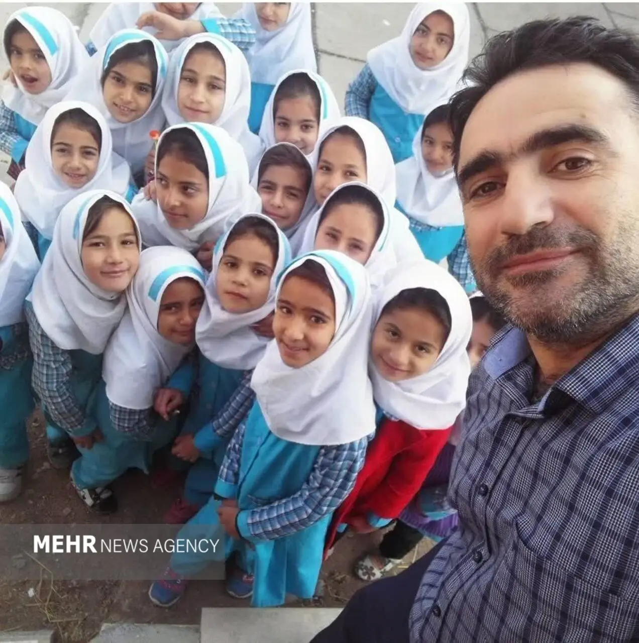 سفر روزانه ۳۰۰ کیلومتریِ یک معلم!