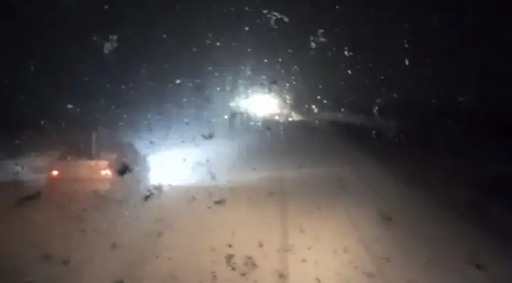 عملیات برف‌روبی و نمک‌پاشی محور شاهرود – آزادشهر