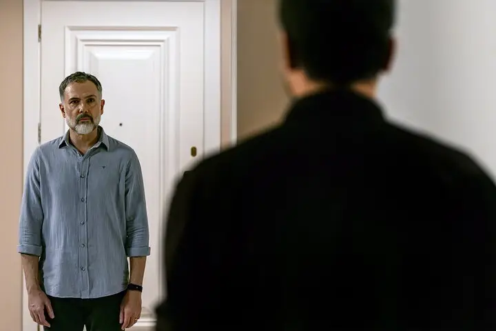 تصویری از کوروش تهامی در «قمارباز»