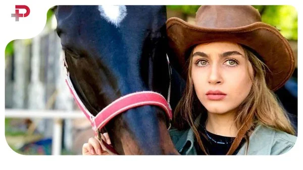 ستایش موسوی و عروسکی که حیرت کاربران را برانگیخت؛ چهره‌ای ناز و کیوت در دنیای واقعی و عروسکی!