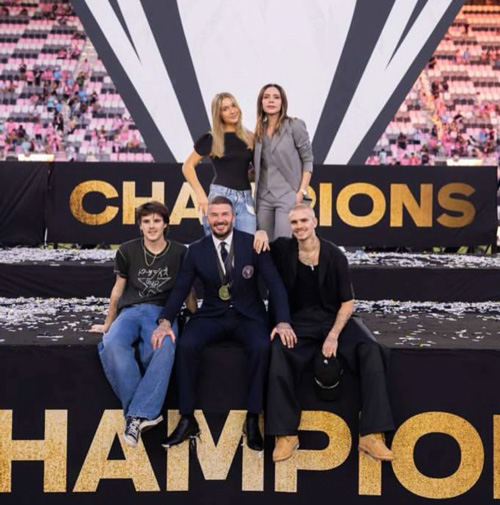 ویکتوریا در جشن قهرمانی