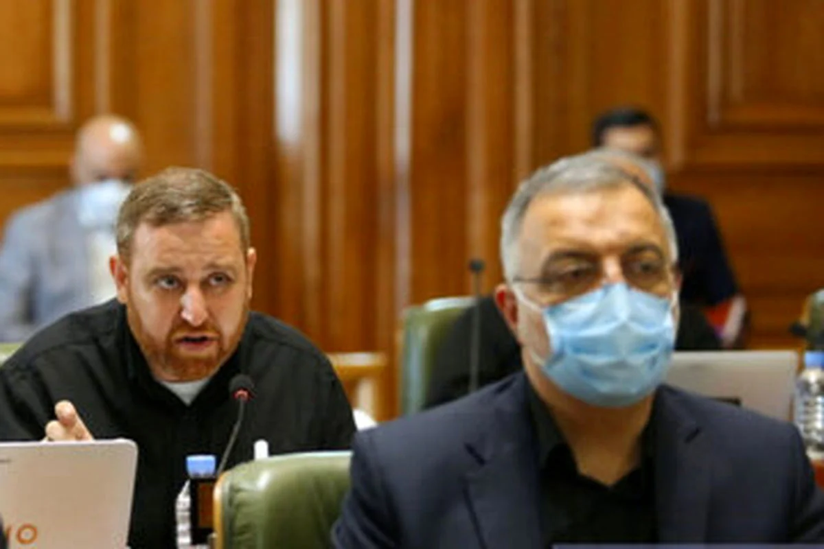 انتقاد تند از نصب گسترده تصاویر زاکانی در شهر