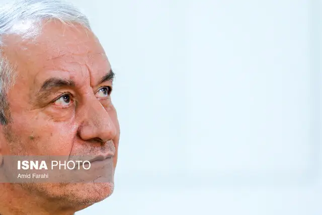 کفاشیان: زنوزی با حرف‌هایش تماشاگران را به آشوب می‌کشاند؛ سابقه‌دار در تنش‌های فوتبال ایران!