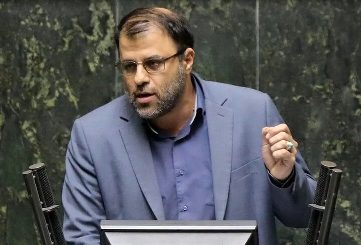 نماینده مشهد فاش کرد؛ چرا بلیط‌های داخلی هواپیما همچنان انگلیسی‌اند؟ وزیر راه پاسخ داد!