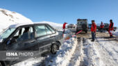 نجات معجزه‌آسای ۶۳ خودرو گرفتار برف سنگین نطنز؛ عملیات نفس‌گیر هلال‌احمر در گردنه‌های کوهستانی