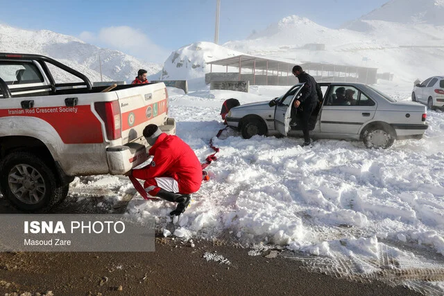 امدادرسانی نجاتگران هلال‌احمر زنجان به ۴۶۸ نفر متاثر از برف و کولاک