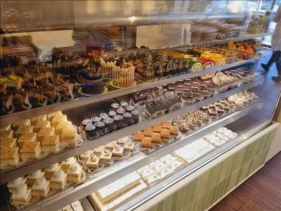 کمبود شدید روغن در اهواز؛ قنادان در بحران بزرگ تأمین مواد اولیه