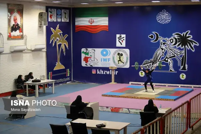 اروند کنار با قدرت به قهرمانی مسابقات وزنه‌برداری بانوان خوزستان رسید!