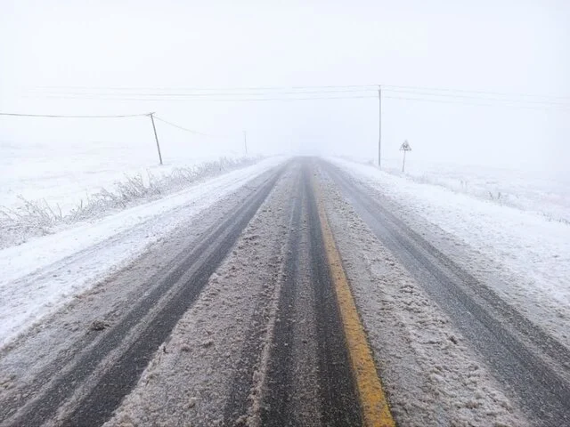 بارش برف، باران و تگرگ در ۷ محور فارس؛ هشدار جدی برای مه‌گرفتگی شدید در راه‌ها