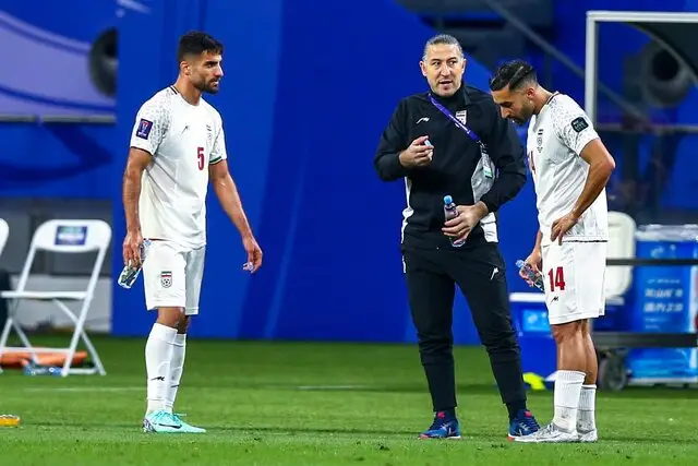 تیموریان فاش کرد: پول جای فوتبال را گرفته و ۱۵ سال است که چمن‌ها در ایران زخم خورده‌اند!