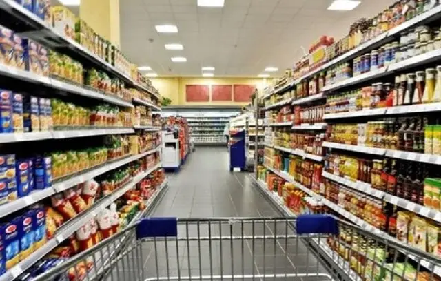 کمبودی در کالاهای اساسی در کرمانشاه نداریم/ مردم از خریدهای هیجانی بپرهیزند