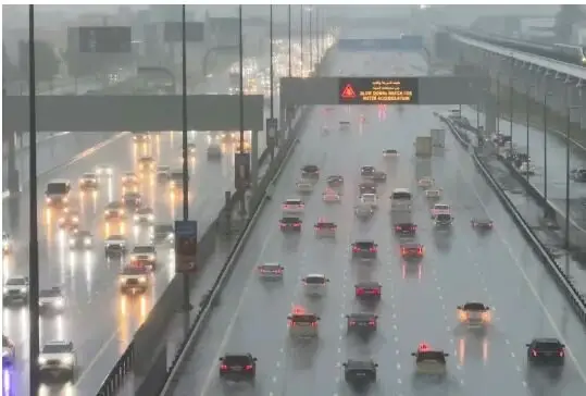 بارش بی‌سابقه در خلیج فارس؛ پلیس دبی به ساکنان هشدار جدی داد!