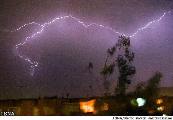 هشدار هواشناسی یزد: موج بارشی جدید با باران، برف و رعدوبرق در راه است!
