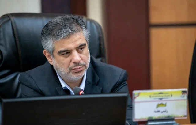 استاندار مرکزی: موفقیت استان در دستان بانوان توانمند است!