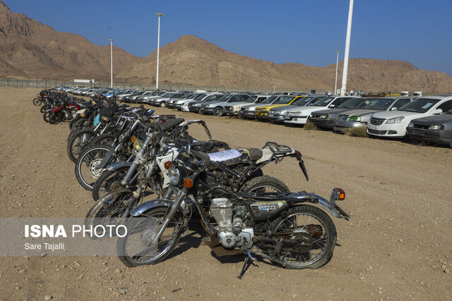 آزادسازی بیش از ۸۰۰ خودرو و موتور توقیفی که بیش از یک دهه خاک می‌خورند!