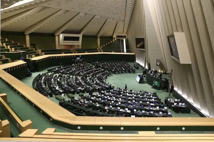 بودجه کلان در کانون توجه مجلس؛ وزیر اقتصاد زیر ذره‌بین سوالات سخت نمایندگان!