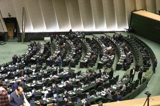 نمایندگان مجلس: زمان شعار نیست، حالا عمل کنید تا اقتصاد نجات یابد!