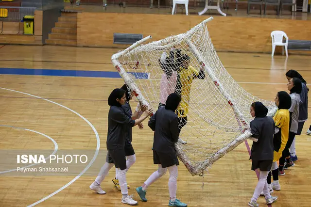 از ماجرای فوتسال بانوان تا چالش یک خانواده