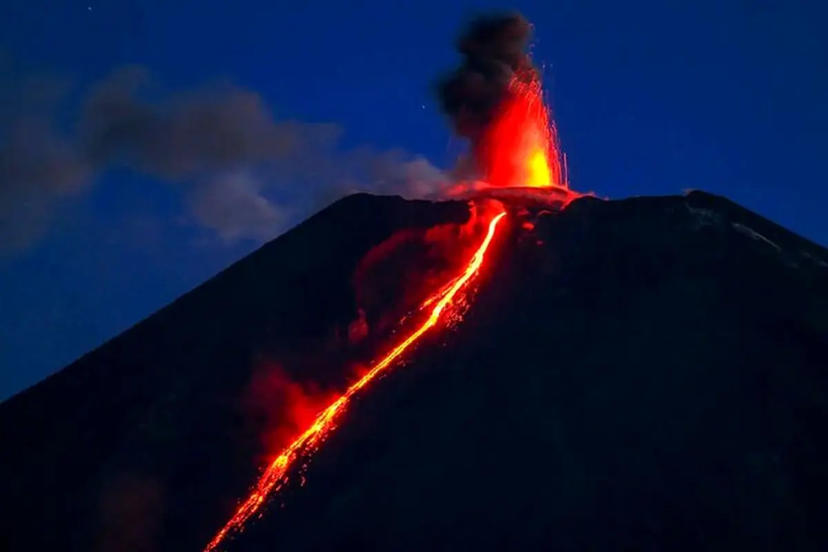 فوران‌های آتشفشانی با قدرتی که نفس را در سینه حبس می‌کند! ویدئویی دیدنی از طبیعت خشمگین