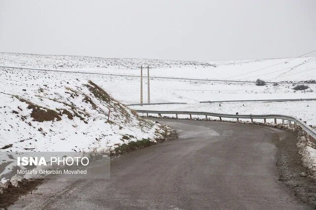 بارش برف و باران در ۱۳ محور فارس؛ راه‌ها همچنان باز و تردد روان است