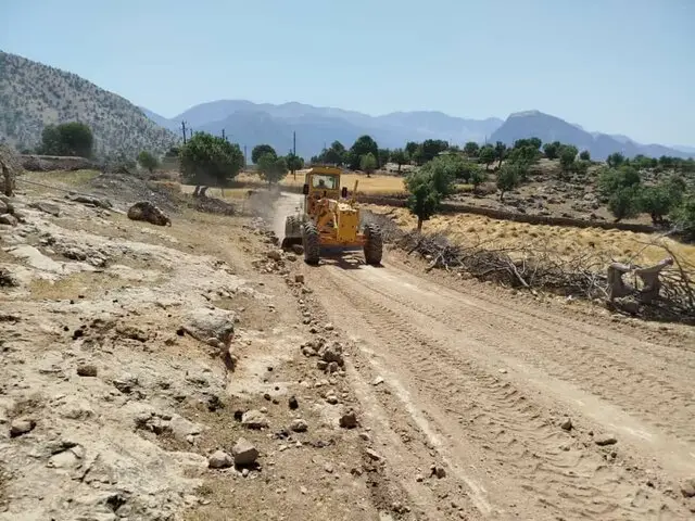 عملیات حیاتی اصلاح جاده عشایری آرام در اندیکا آغاز شد؛ عبور ۲۰ خانوار راحت‌تر می‌شود