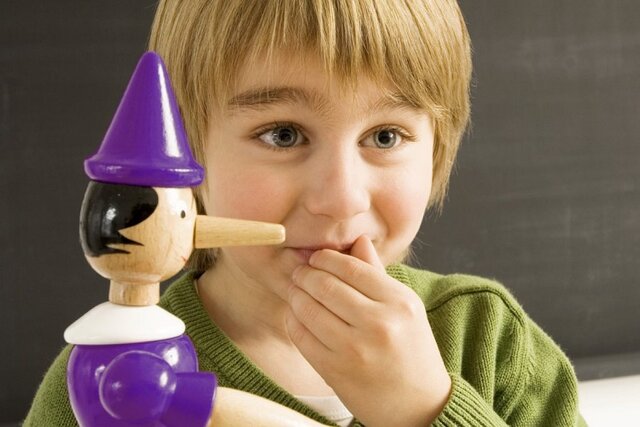 روانشناس بالینی: دروغ کودکان اغلب نشانه‌ای از رشد است نه مشکل اخلاقی!