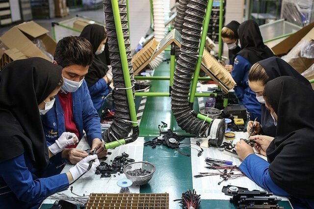 قرار دسته‌ جمعی کارگران در کارخانه