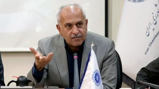 عضو اتاق بازرگانی: کارت بازرگانی مقصر نیست، سیاست‌های ارزی تجارت را فلج کرده‌اند!