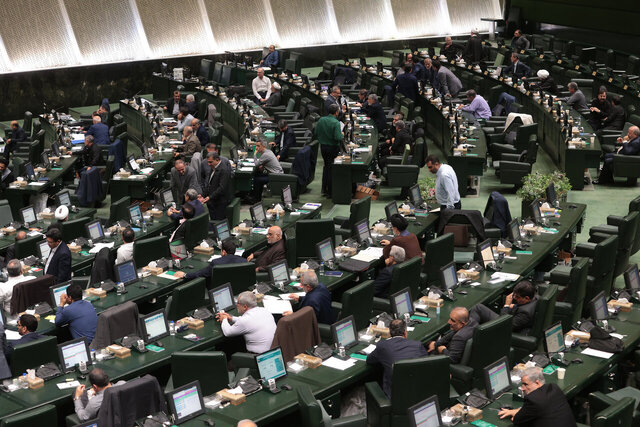 آغاز پرحاشیه جلسه علنی مجلس با بررسی لایحه مهم بودجه‌ای دو فوریتی