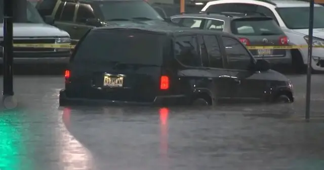 بارش‌های سیل‌آسا در کالیفرنیا؛ جان ۳ نفر را گرفت و مناطق وسیع را تخلیه کرد!