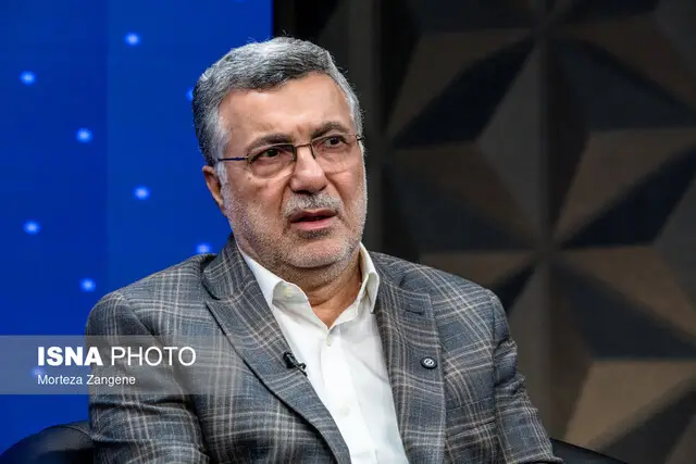 چالش بزرگ انتقال ارز برای خرید ۶۰۰ میلیون دلار دارو در ایران؛ پزشکان چه نقشی دارند؟