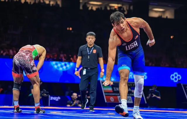 شوک بزرگ در کشتی آمریکا؛ قهرمان جهان با شکست سنگین مقابل کشتی‌گیر گمنام! + ویدیو