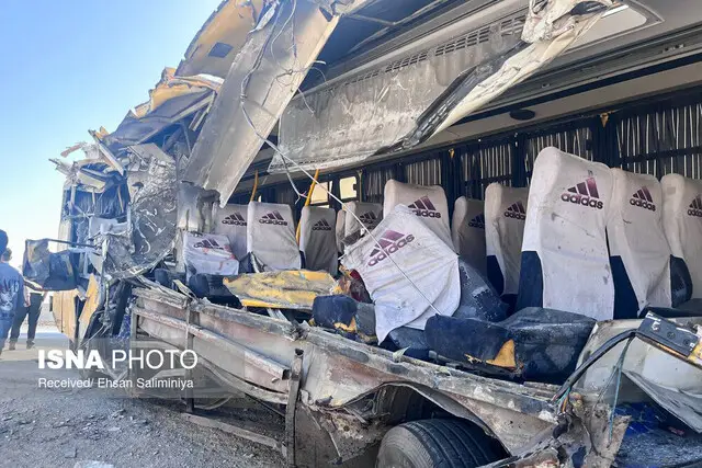 واژگونی وحشتناک اتوبوس در بزرگراه تهران-کرج؛ ۴ نفر به بیمارستان منتقل شدند!