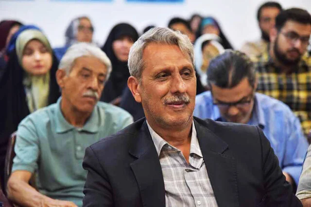 یک منتقد ادبی هشدار داد: نقد غیرحرفه‌ای می‌تواند مسیر نویسنده را نابود کند!