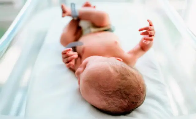 هشدار یک مسئول به مادران باردار: سزارین فقط با تشخیص پزشک، نه انتخاب شخصی!