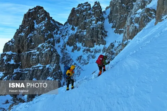 بارش سنگین برف در نطنز؛ کوهنوردی کاملاً ممنوع شد!