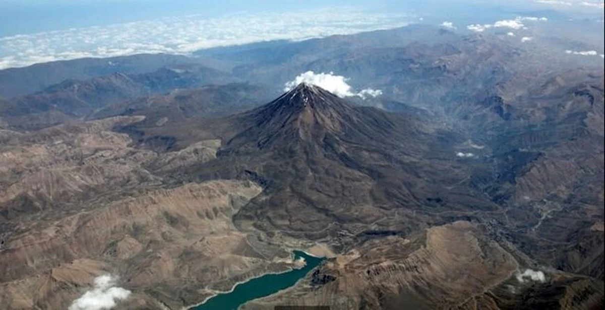 دماوند برای نخستین بار در سال ۱۴۰۴ سپیدپوش شد؛ چشم‌انداز زمستانی که قلب ایران را گرم کرد!